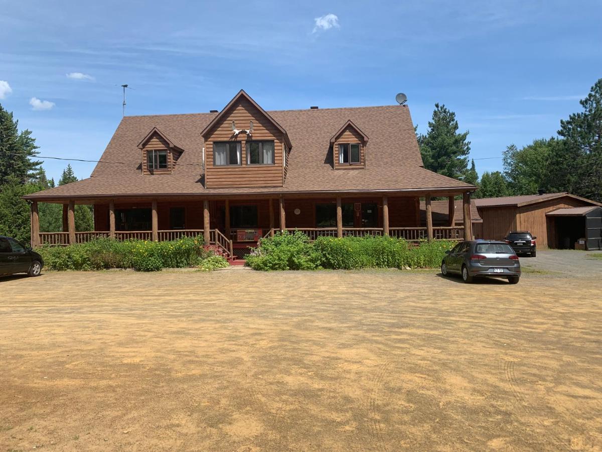 L'Auberge Refuge Du Trappeur Saint-Mathieu-du-Parc Dış mekan fotoğraf